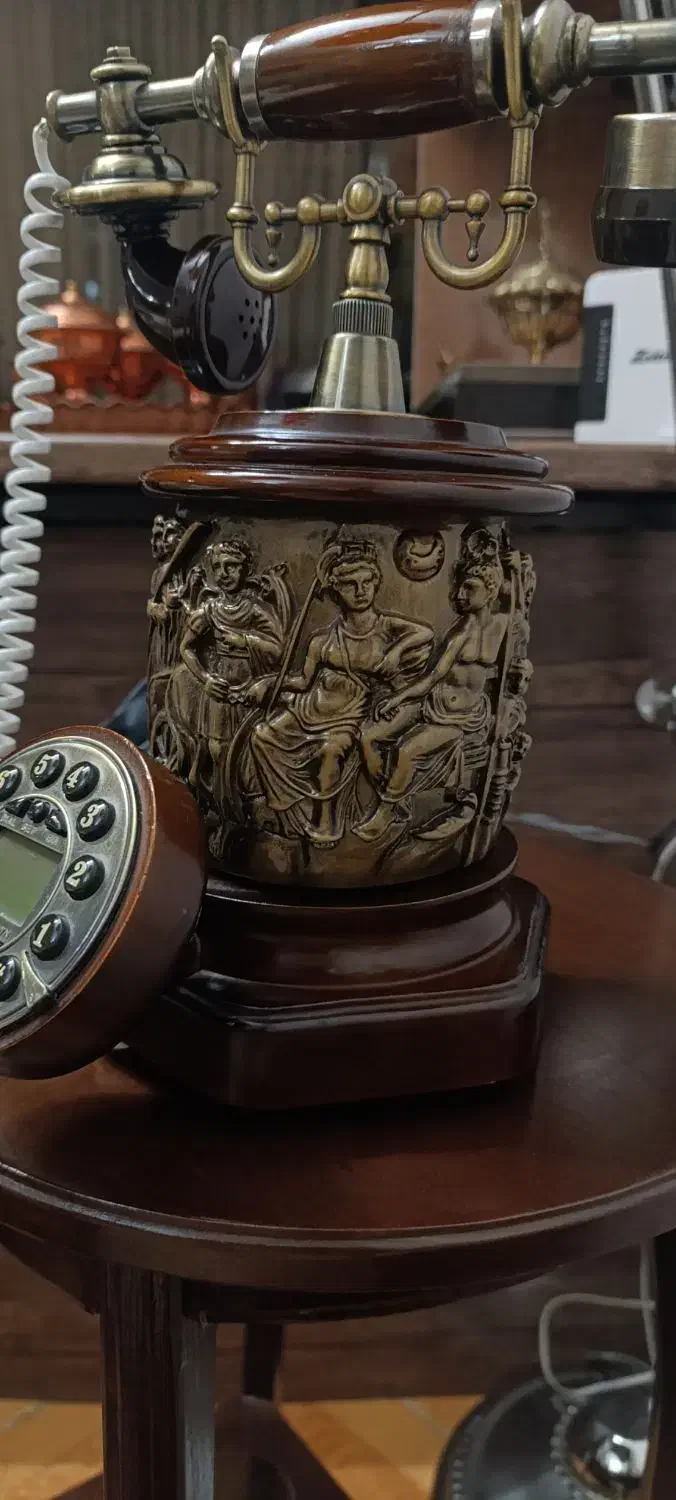 تلفن رو میزی طرح قدیمی|میز تلفن|رباط‌کریم, حصار مهتر|دیوار