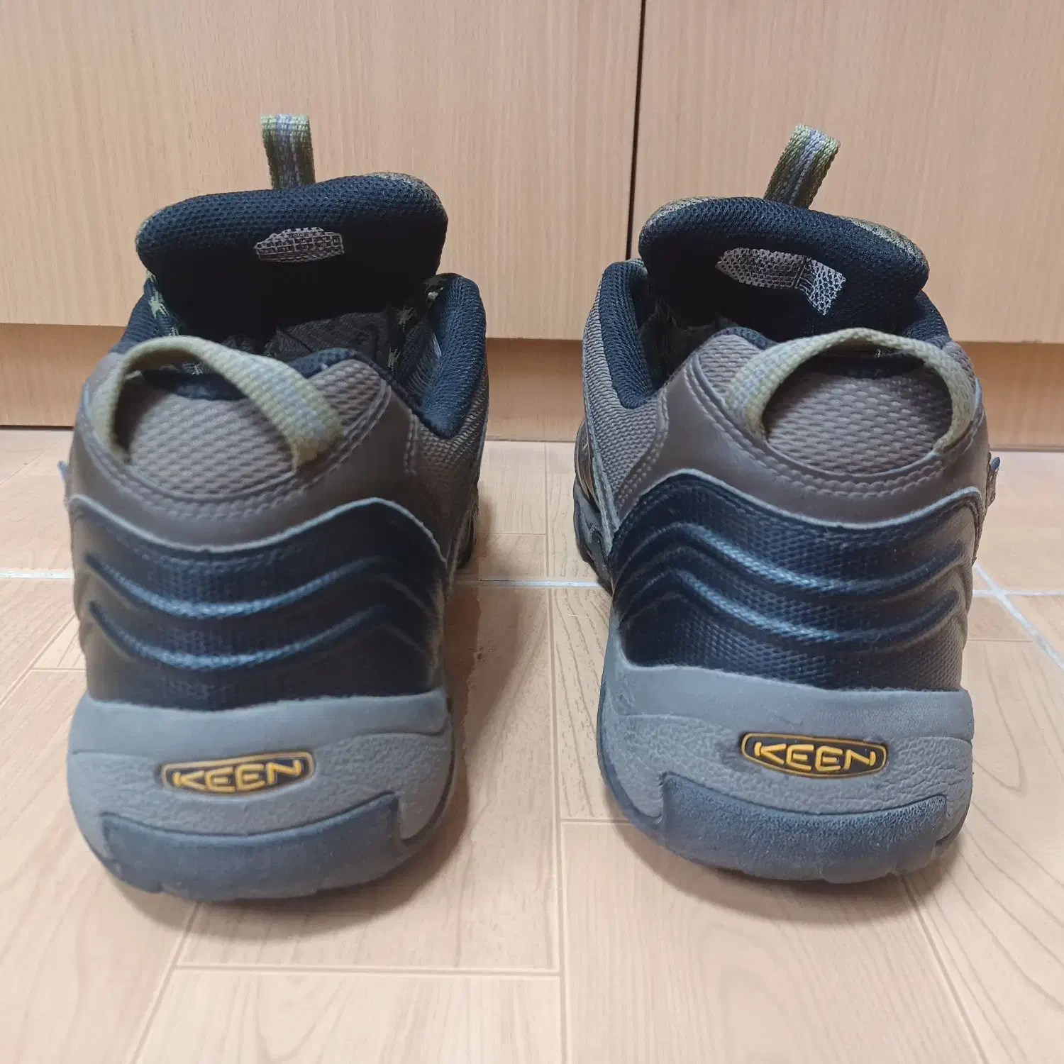 کفش استوک ۴۴.۵ و ۴۲.۵ برند KEEN و VICO|کیف، کفش، کمربند|شیراز, زرهی|دیوار