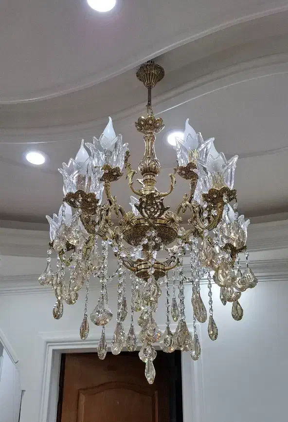 لوستر|لوستر و چراغ آویز|گلستان (تهران), |دیوار