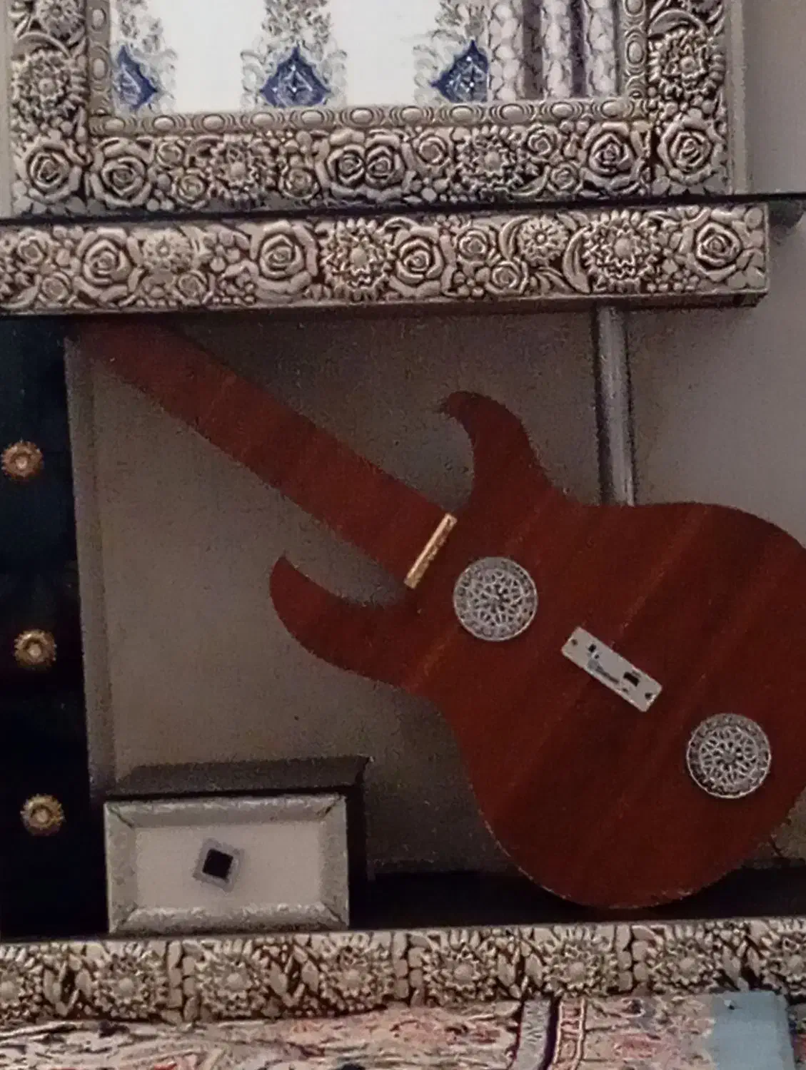 آینه و شمعدون گیتاری به خون بفروش میرسد|بوفه، ویترین، کنسول|سیرجان, |دیوار