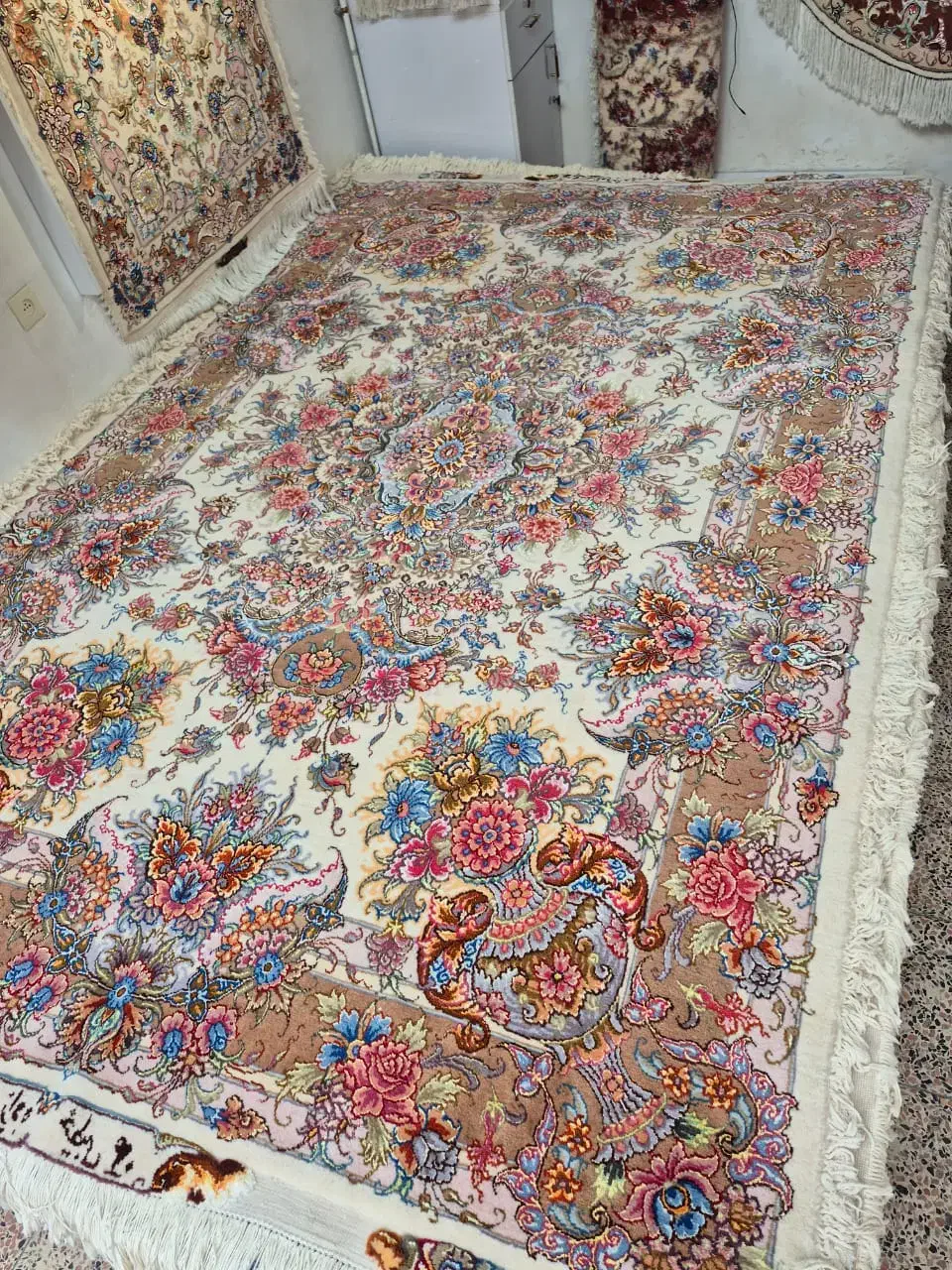 نمایشگاه نخ و مرینوس مصالح فرش 30و 40رج|فرش|ارومیه, |دیوار