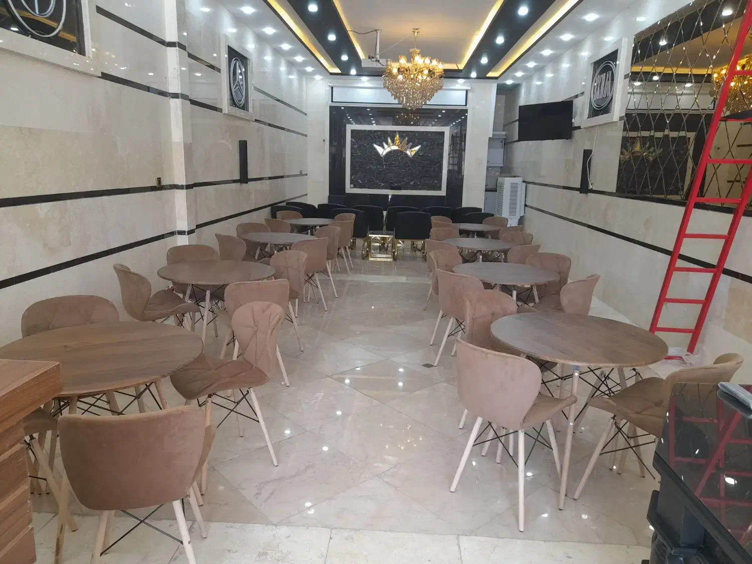 تجهیز میز و صندلی هتل ،کافی شاپ، رستوران، فست فود|کافیشاپ و رستوران|مشهد, نکاح|دیوار