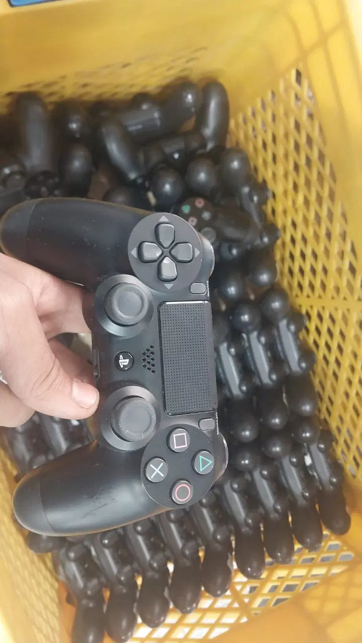 فروش دسته ps5/ps4 کار کرده در حد تمامی سرویس شده|کنسول، بازی ویدئویی و آنلاین|قم, عربستان|دیوار