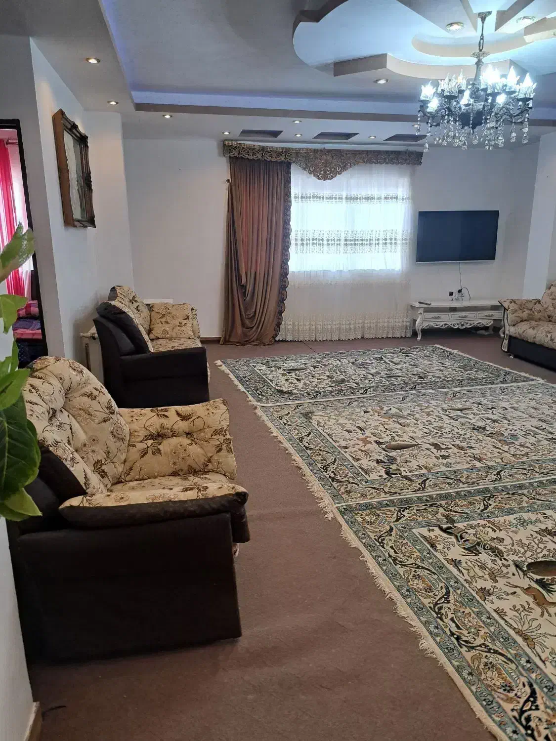 همخونه میشم.شاغل و دانشجوام|اجارهٔ خانه و ویلا|تهران, فلسطین (میدان انقلاب)|دیوار