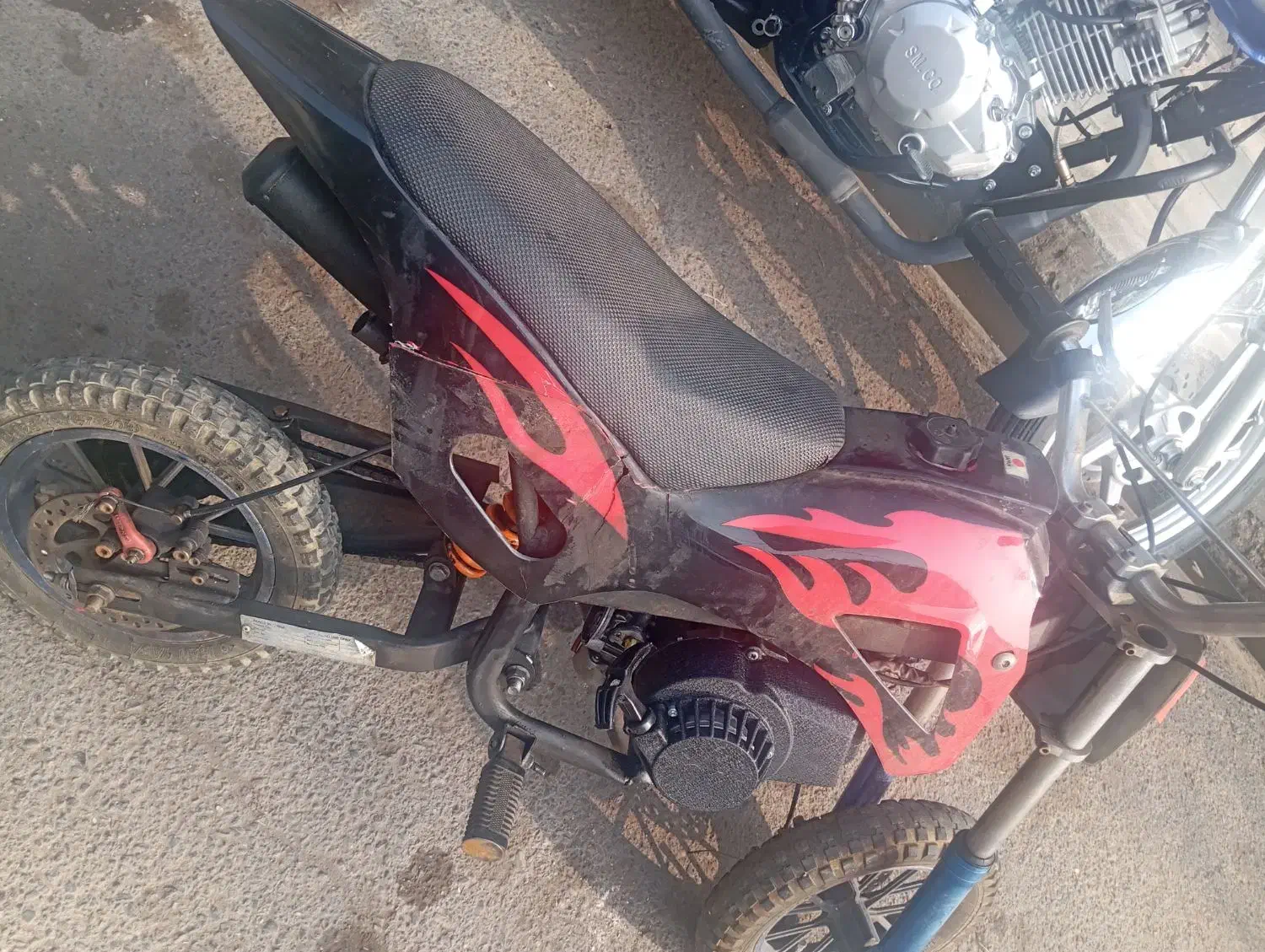 مینی کراس|موتورسیکلت|قم, بنیاد|دیوار