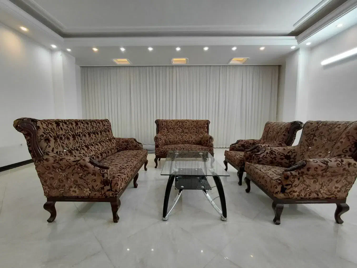 مبل|مبلمان خانگی و میز عسلی|قم, باغ کرباسی|دیوار