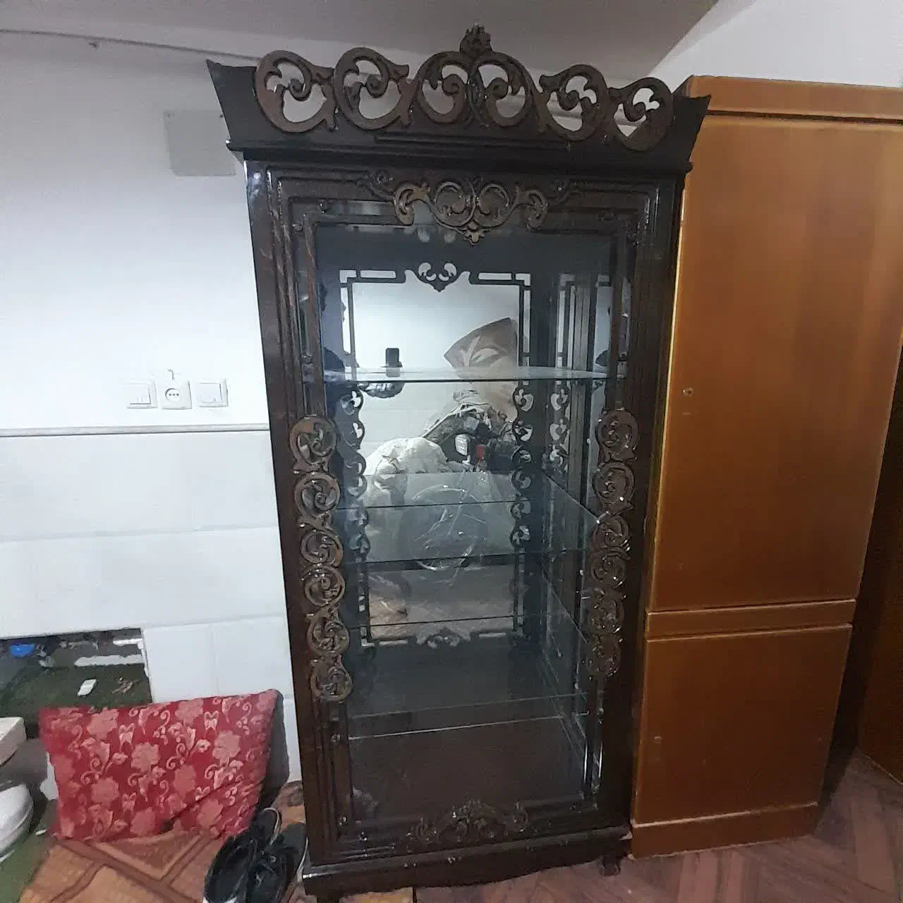 ویترین براق تمیز|بوفه، ویترین، کنسول|قم, نیروگاه|دیوار