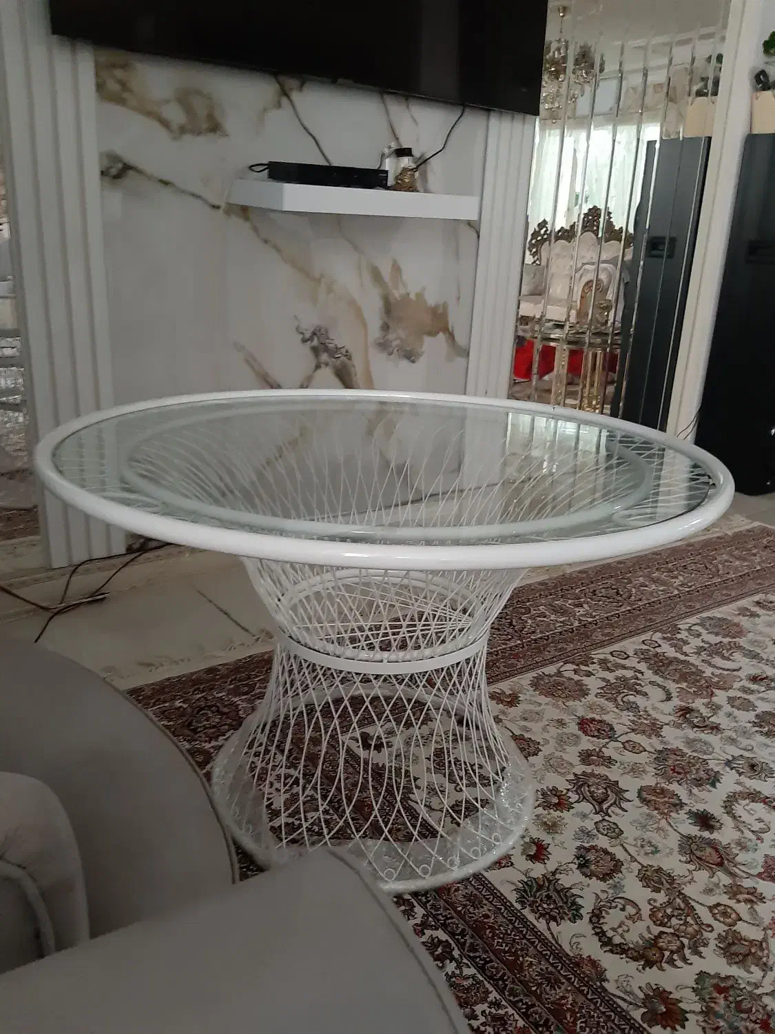 میز فرفوژه سفید رنگ سالم و آکبند|میز و صندلی غذاخوری|اندیشه, اندیشه فاز ۳|دیوار