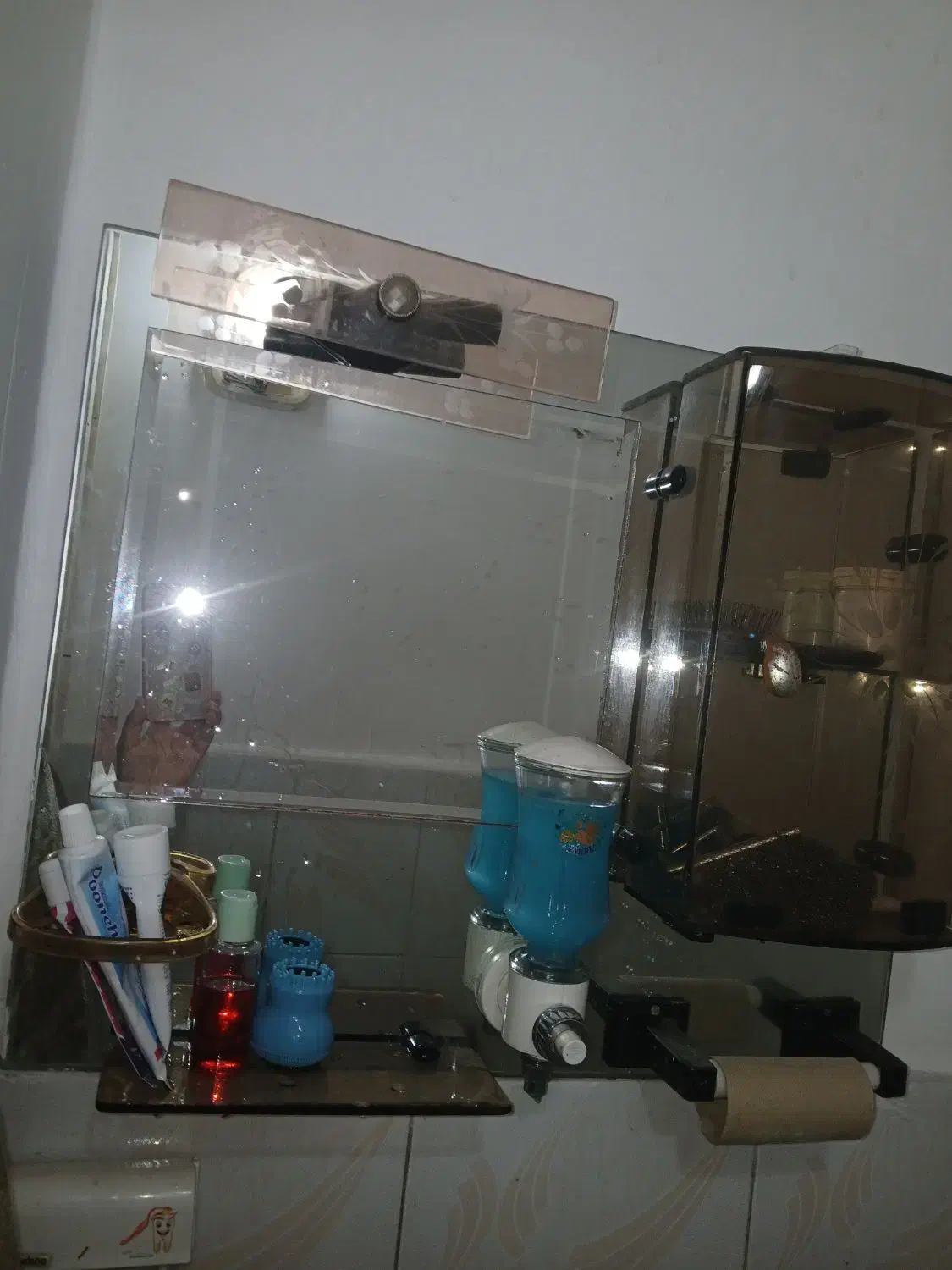 روشویی و آینه|لوازم سرویس بهداشتی|اسلام‌شهر, شهرک قائمیه|دیوار