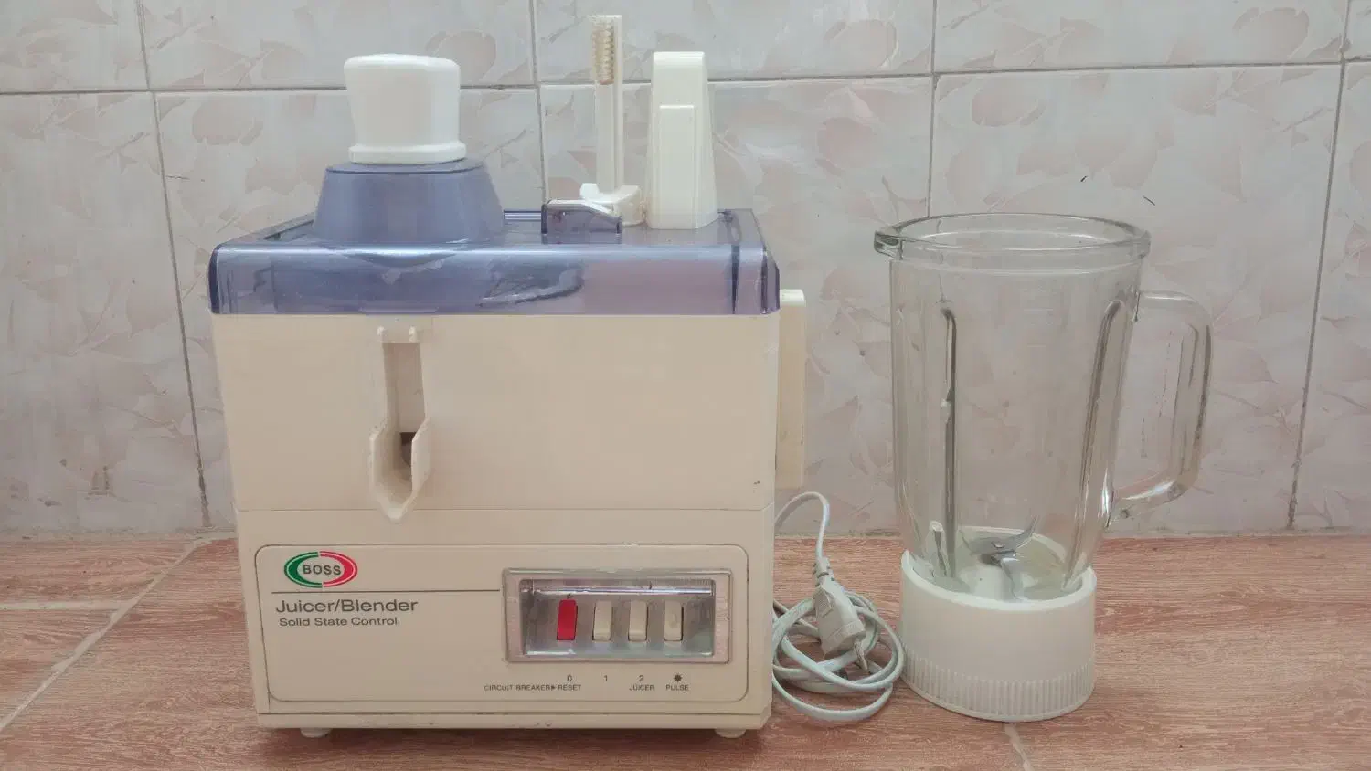 آبمیوه گیری سه کاره اصل|آبمیوه‌گیر و آب‌مرکبات‌گیر|قم, قلعه یزدیها|دیوار