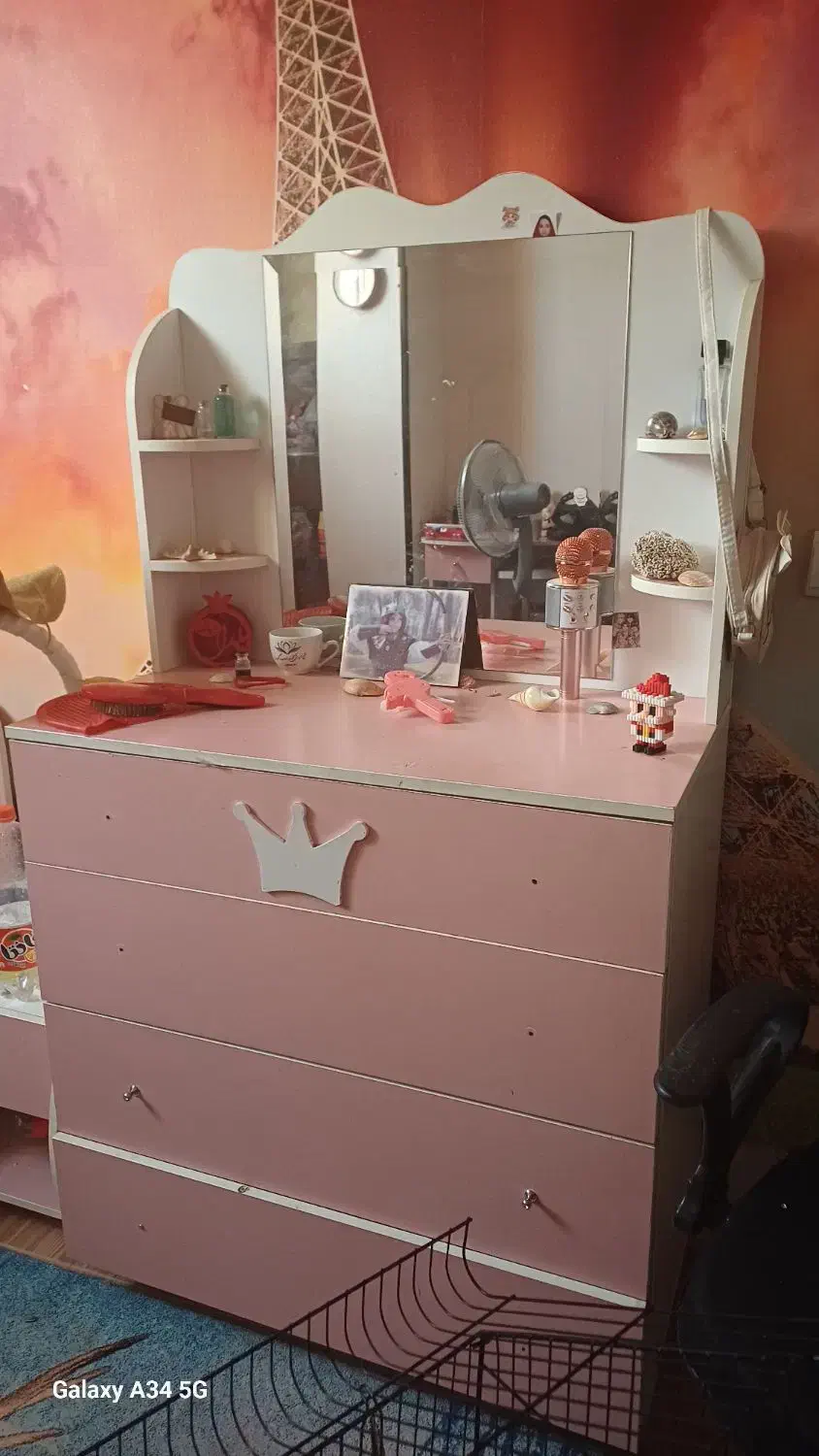 دراور ومیزتحریر دخترانه|تخت و سرویس خواب|شاهین‌شهر, شهرک میلاد|دیوار