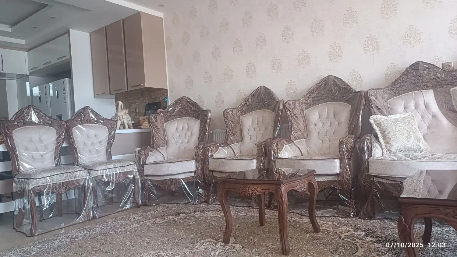 مبل سلطنتی شیک ودرحدنوبا چوب گردو|مبلمان خانگی و میز عسلی|مبارکه, |دیوار