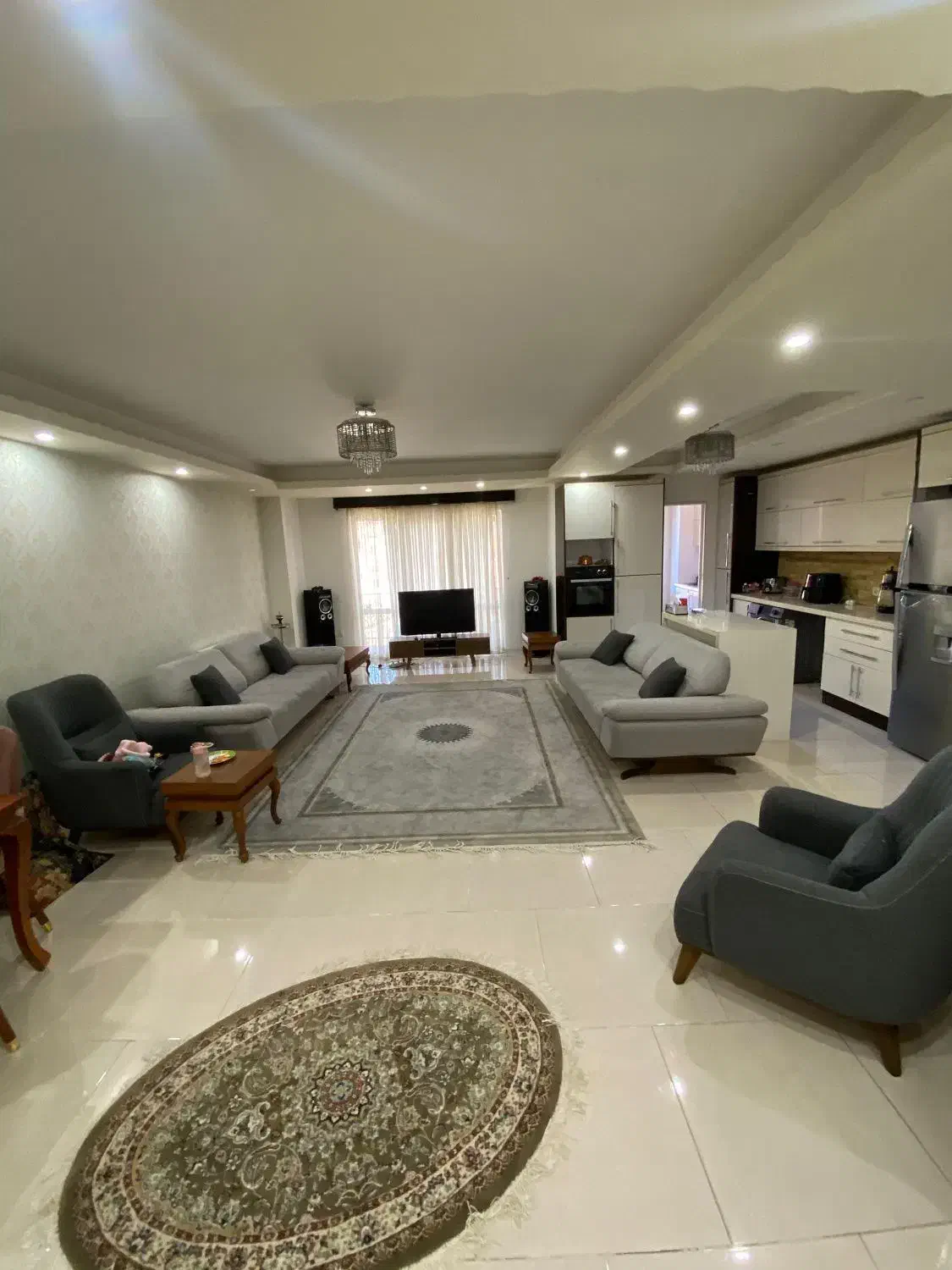 اجاره آپارتمان ۱۲۰متری فول امکانات درخیابان هراز|اجارهٔ آپارتمان|آمل, |دیوار