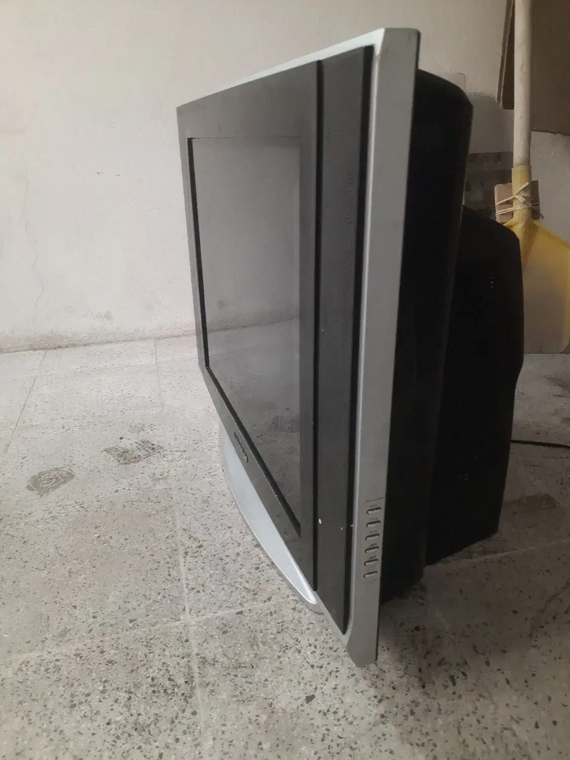 تلویزیون ۳۰اینج دووسالم بدونه ایراد|تلویزیون و پروژکتور|سنندج, |دیوار