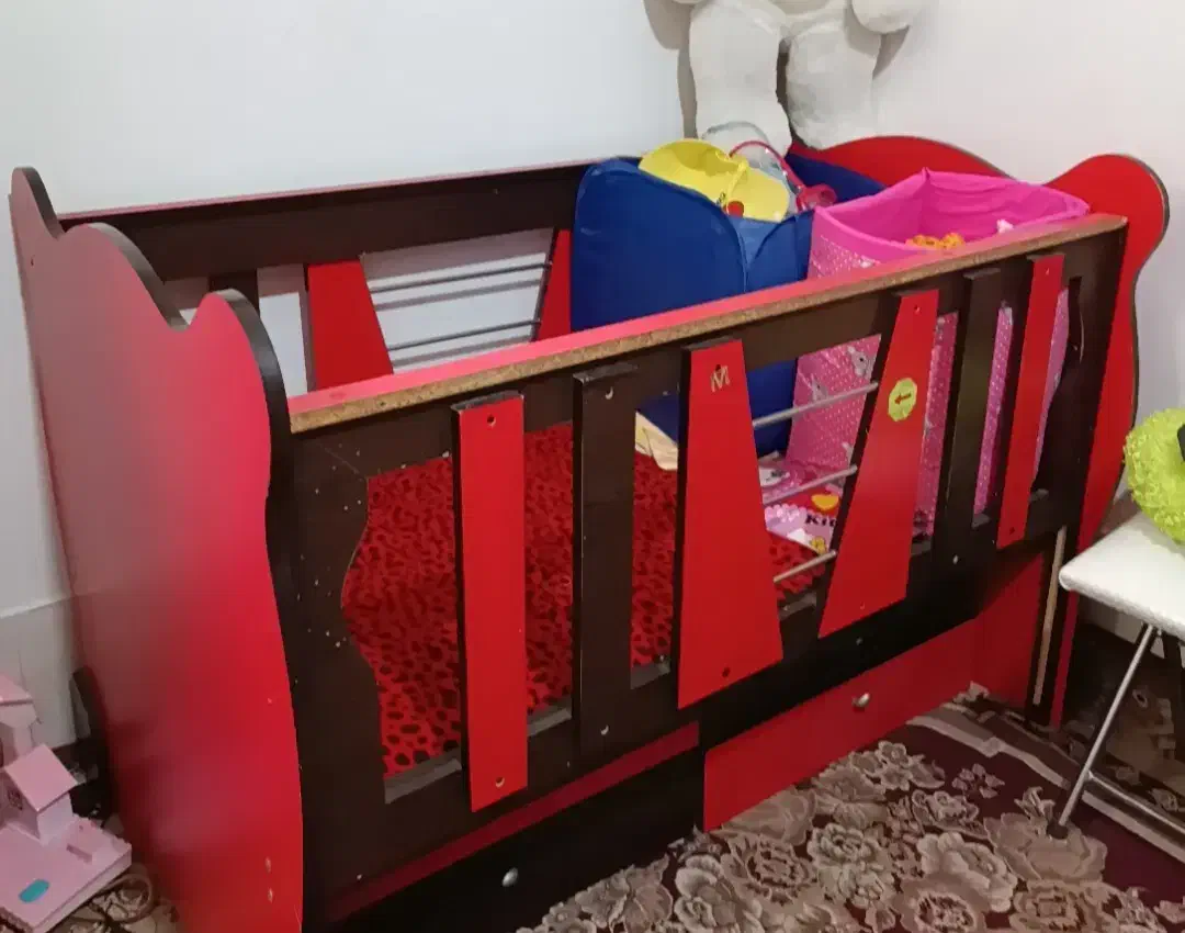 تختدنوزادی|تخت و صندلی بچه|شیراز, محراب|دیوار