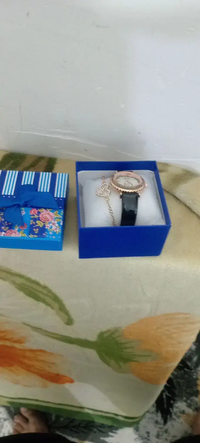 ساعت ژنانه|کلکسیون اشیاء عتیقه|مریوان, |دیوار