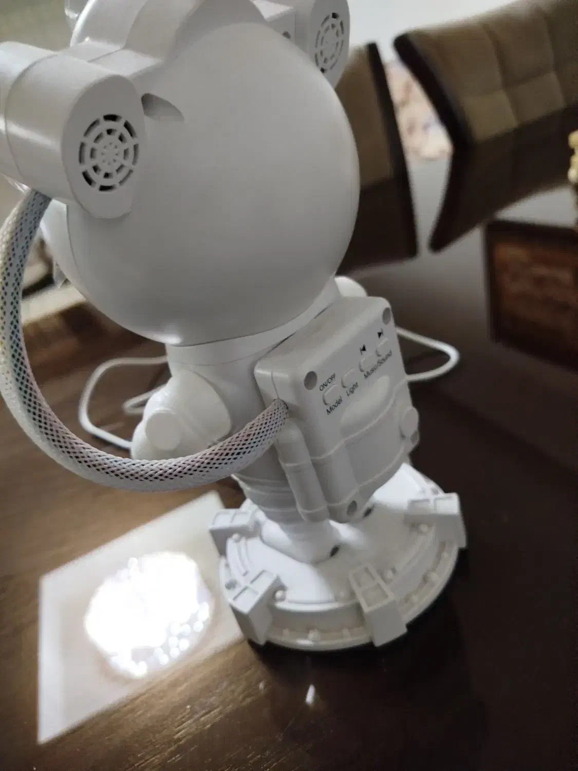 چراغ خواب|چراغ خواب و آباژور|رشت, فلسطین|دیوار