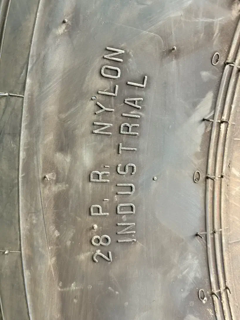 لاستیک گریدر وارداتی 14/24|قطعات یدکی و لوازم جانبی|مشهد, اروند|دیوار