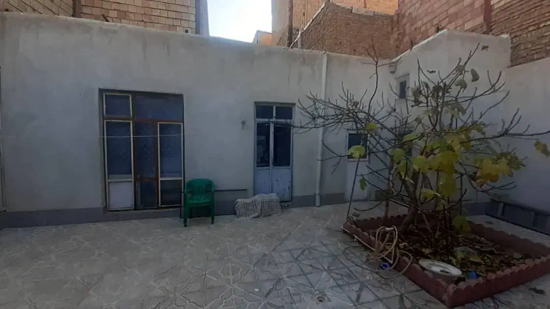 حیاط ۲۰۰ متری خوش نقشه|فروش خانه و ویلا|تبریز, |دیوار