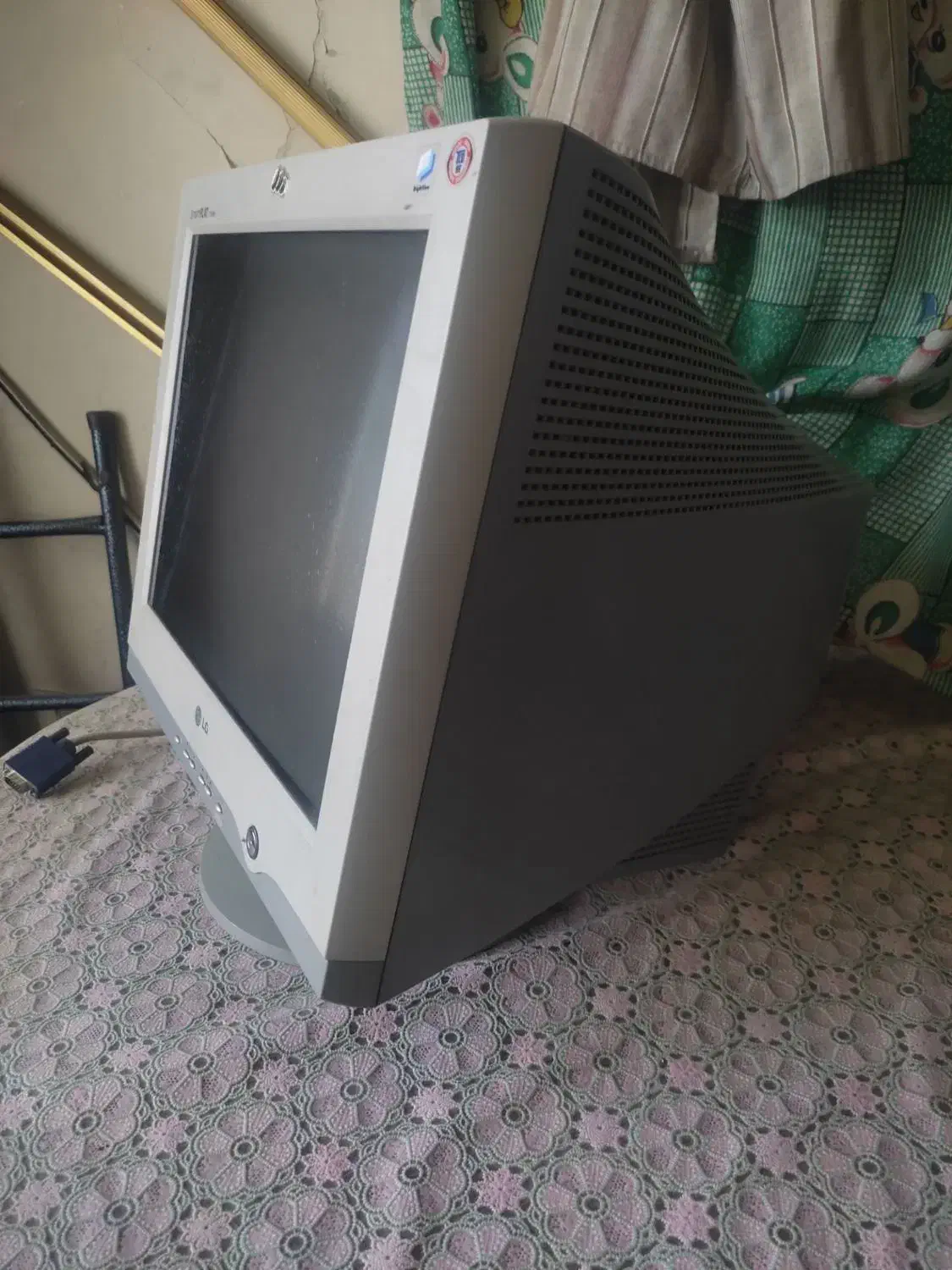 مانیتور|رایانه رومیزی|قزوین, |دیوار