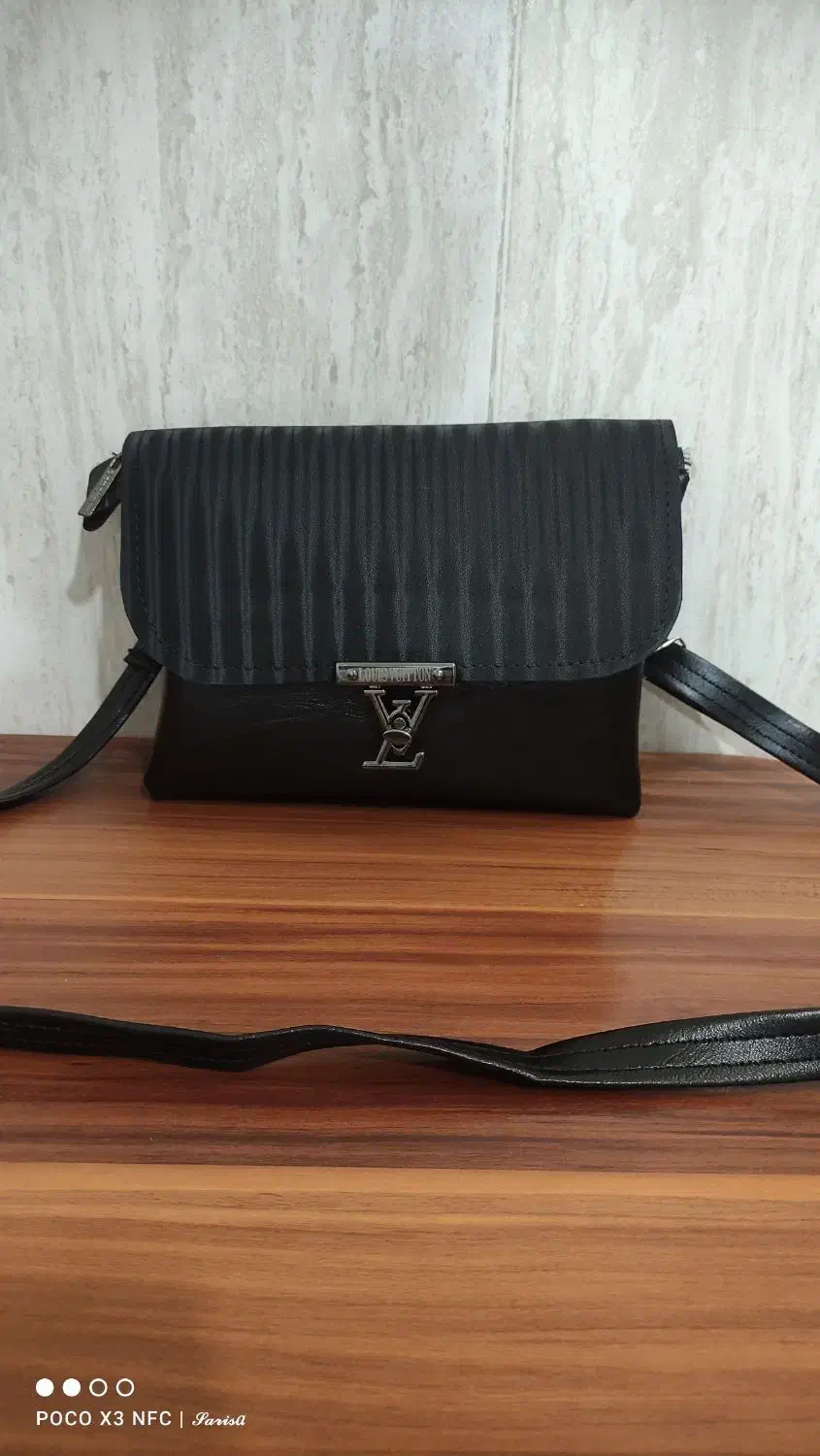 لباس و کیف|کیف، کفش، کمربند|فلاورجان, |دیوار