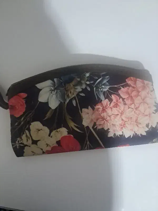 .گمشده|اشیا|بجنورد, |دیوار