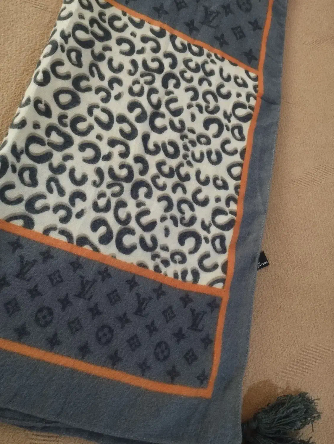 شال|لباس|میانه, |دیوار