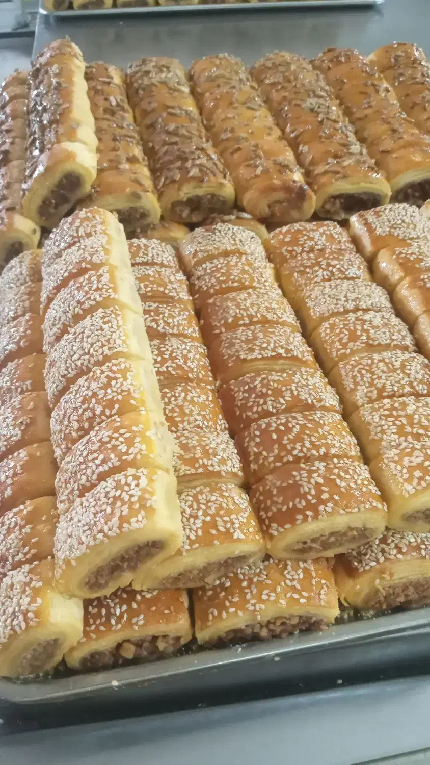 استخدام  دو نفر کارگر ساده خانم در کارگاه قنادی|استخدام خدمات فروشگاه و رستوران|اهواز, آسیاباد|دیوار