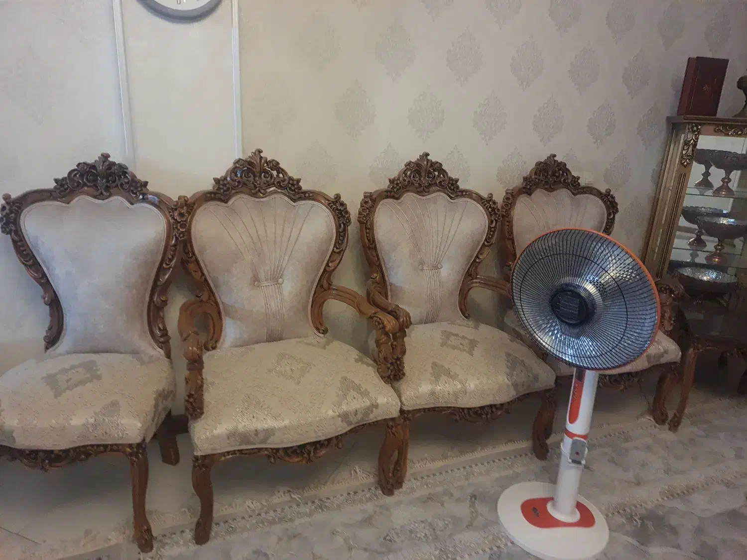 مبل چوبی ب علت مشکل ب فروش میرسد|مبلمان خانگی و میز عسلی|داران, |دیوار