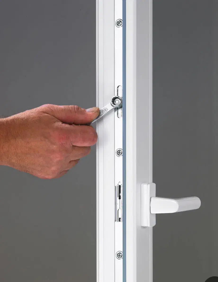 رگلاژ و تعمیر پنجره دوجداره، نصب شیشه و توری|خدمات پیشه و مهارت|کرمانشاه, |دیوار