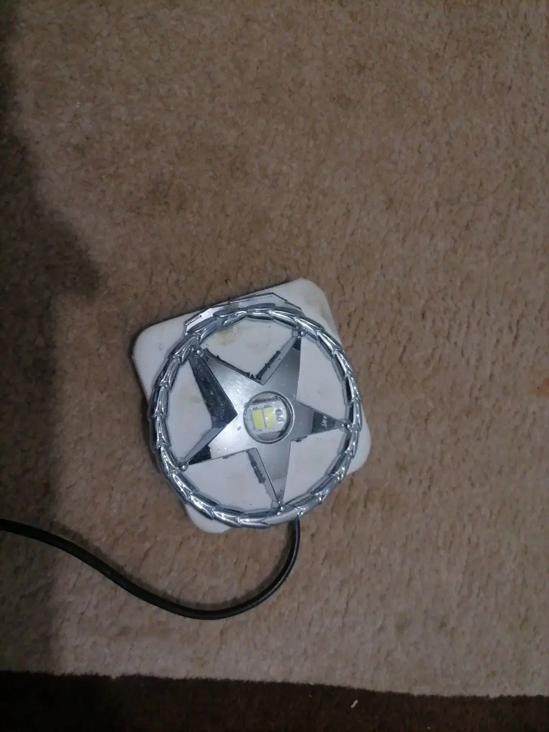 یک عدد چراغ لیزی جهت فروش|چراغ خواب و آباژور|اسدآباد, |دیوار