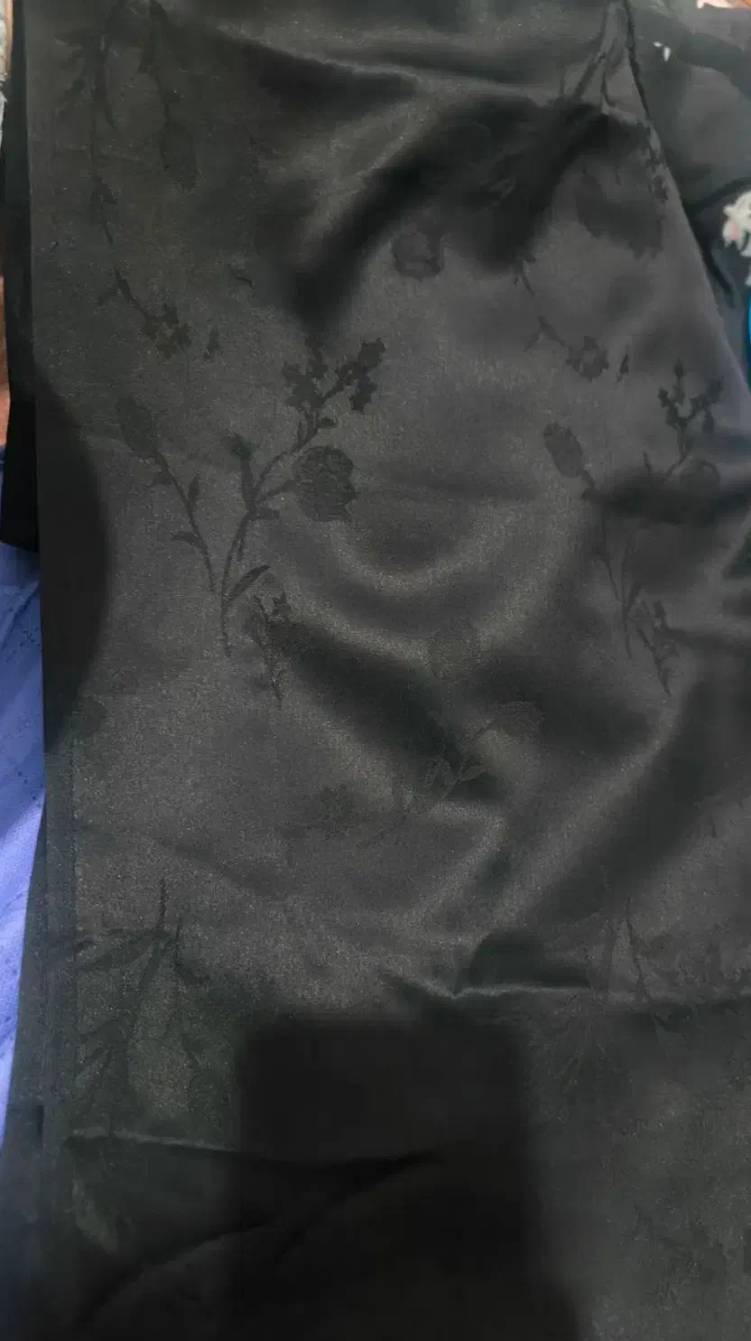 پارچه چادری|لباس|ساوه, |دیوار