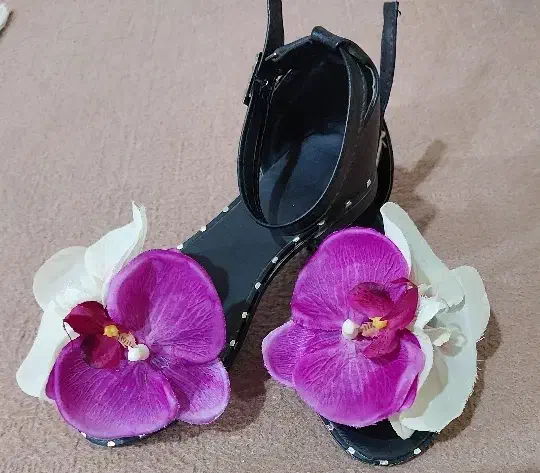 کفش|کیف، کفش، کمربند|کنگاور, |دیوار