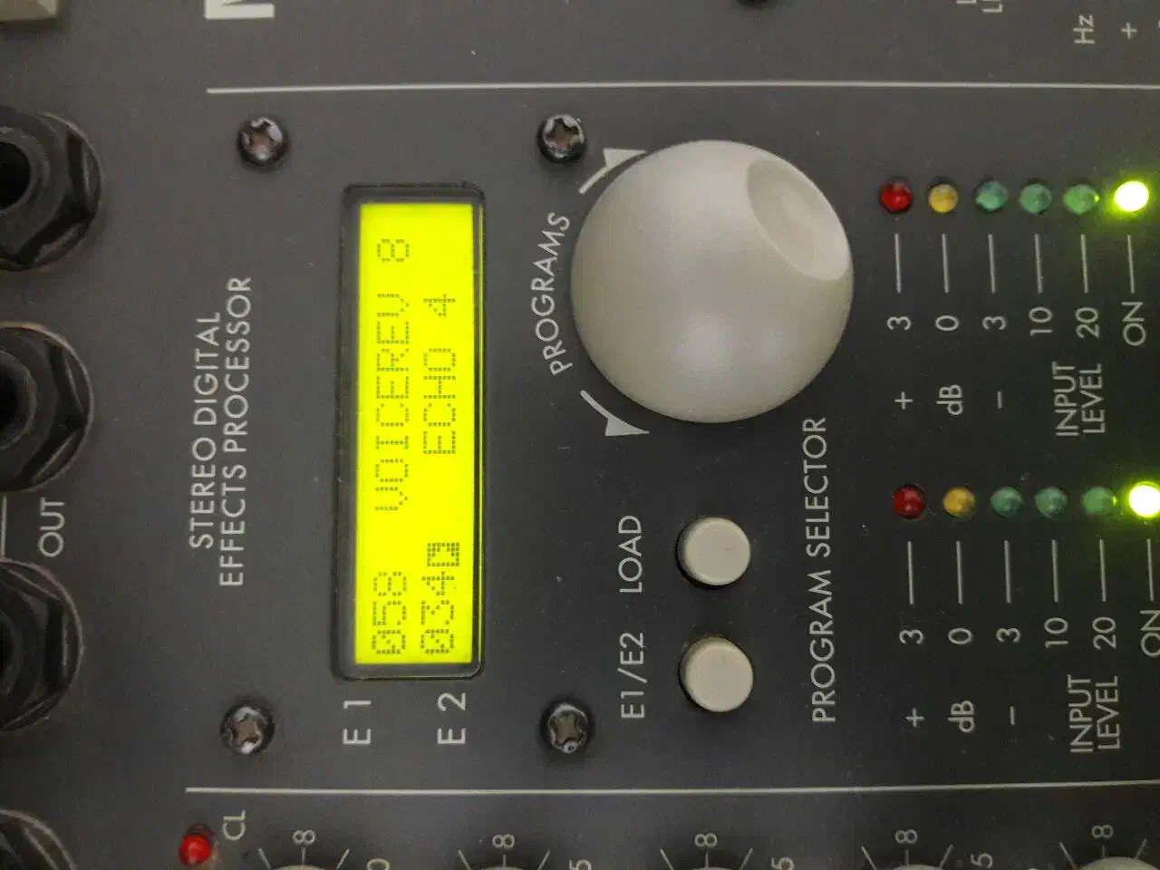 میکسرمونتاربوفوق سالم|گیتار، بیس، امپلیفایر|قروه, |دیوار