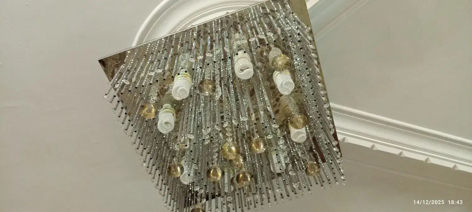 لوستر زیبا و سالم|لوستر و چراغ آویز|اصفهان, باغ زیار|دیوار