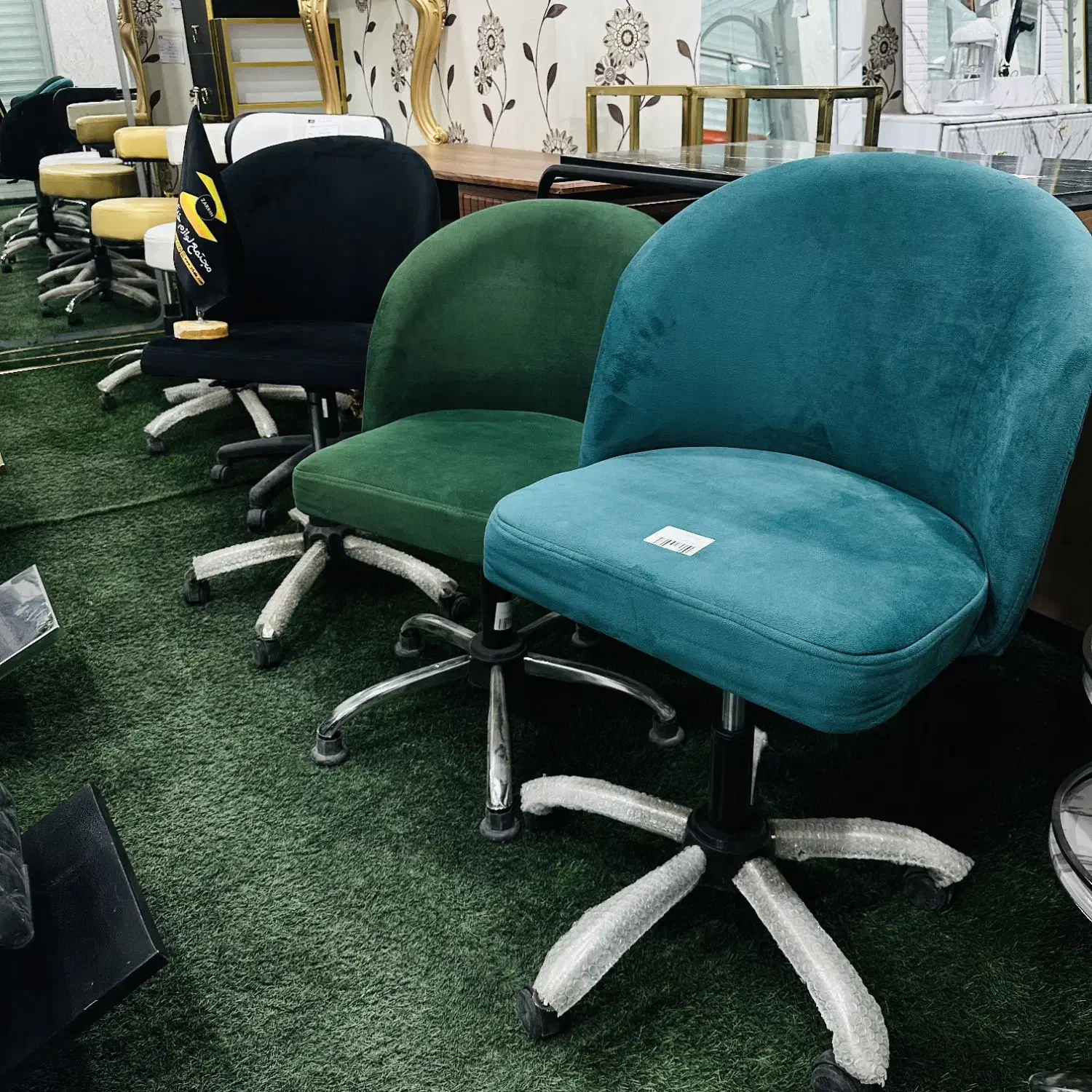 صندلی قاشقی چرخ دار زرکالا|صندلی و نیمکت|یاسوج, |دیوار