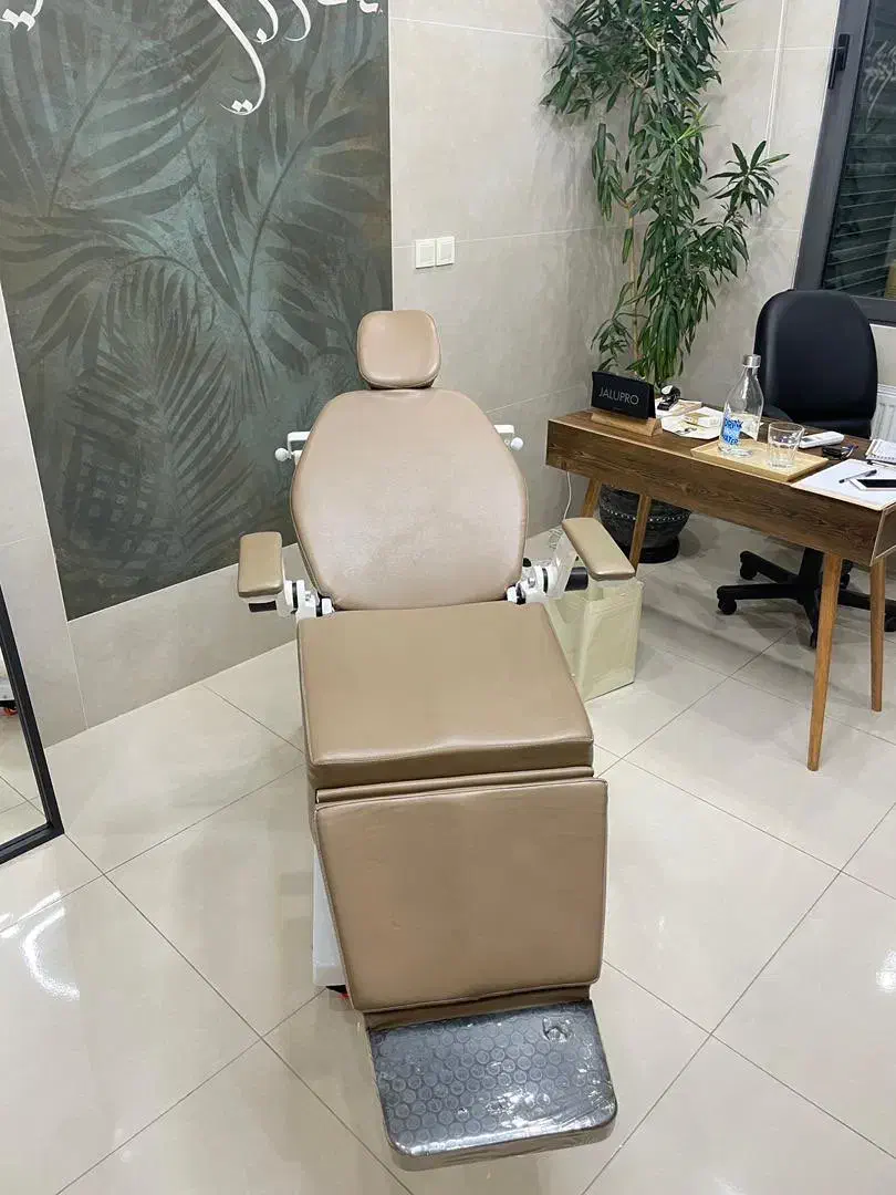 تخت پزشکی|پزشکی|شیراز, میرزاکوچک خان|دیوار