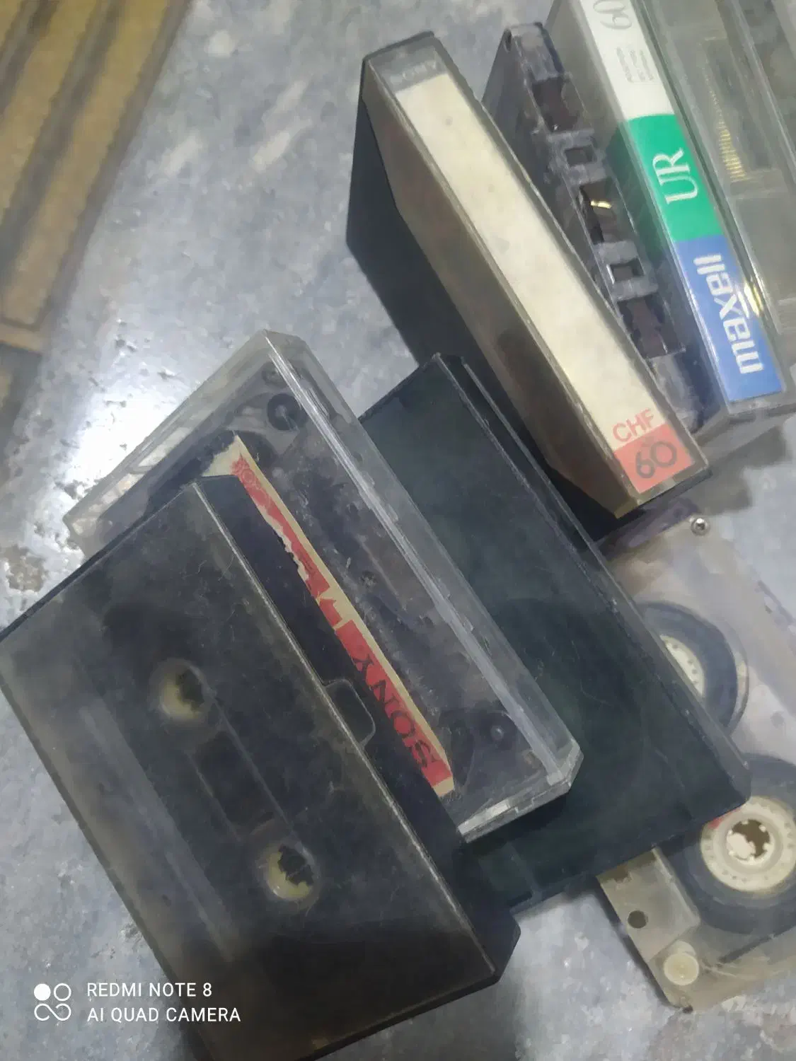 نوار کاست قدیمی|کلکسیون اشیاء عتیقه|قم, نیروگاه|دیوار