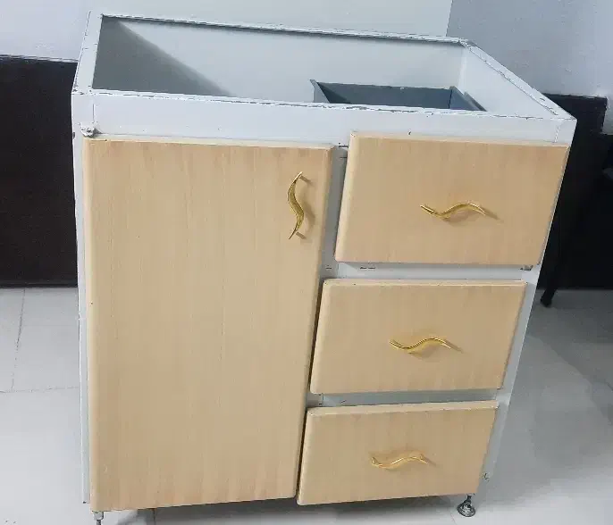 کابینت فلزی بسیار تمیز و سالم|مصالح و تجهیزات ساختمان|تهران, امام زاده حسن|دیوار