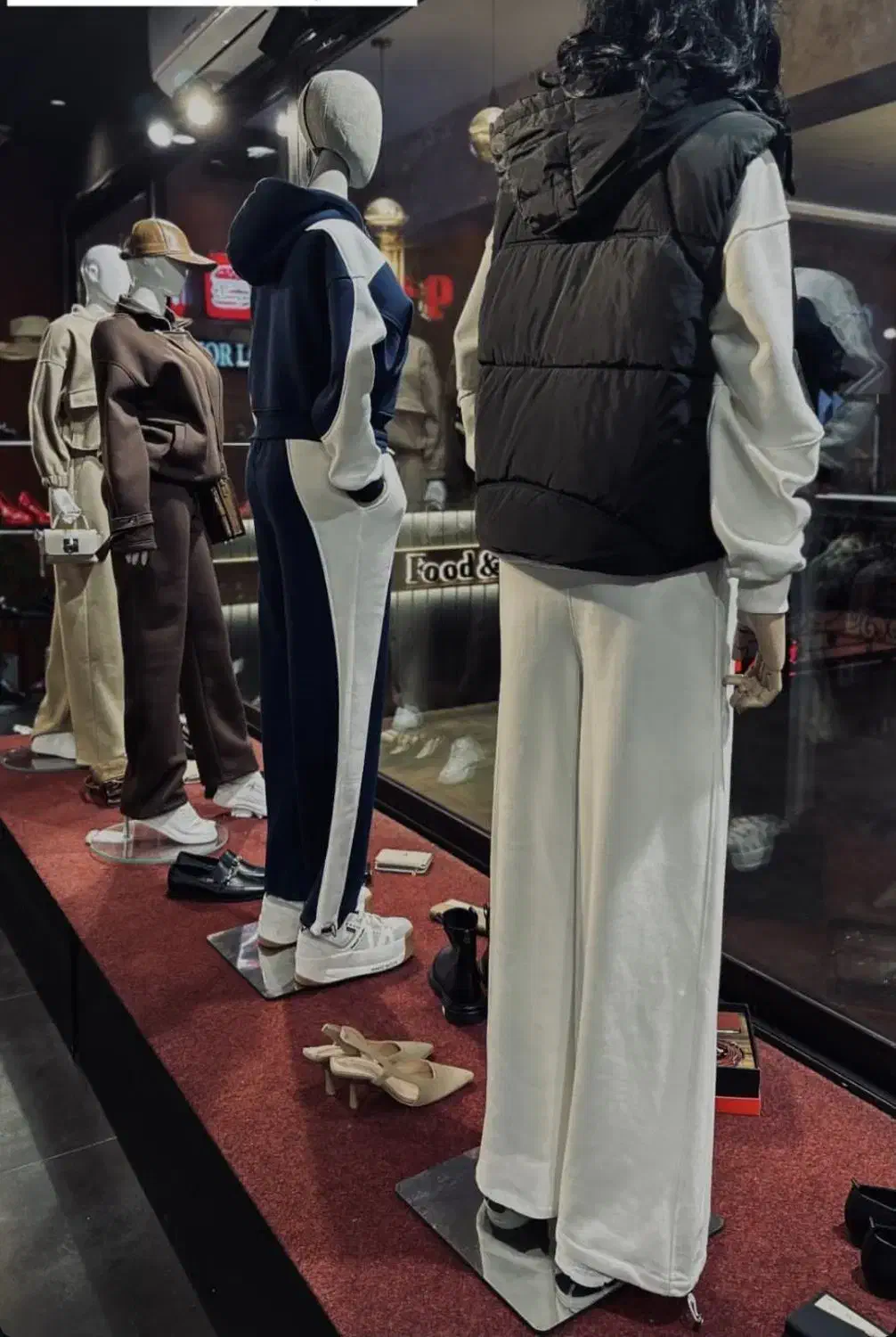 به چند همکار آقا وخانم مجرب فروشندگی درانزل مال|استخدام خدمات فروشگاه و رستوران|بندر انزلی, پردیس|دیوار