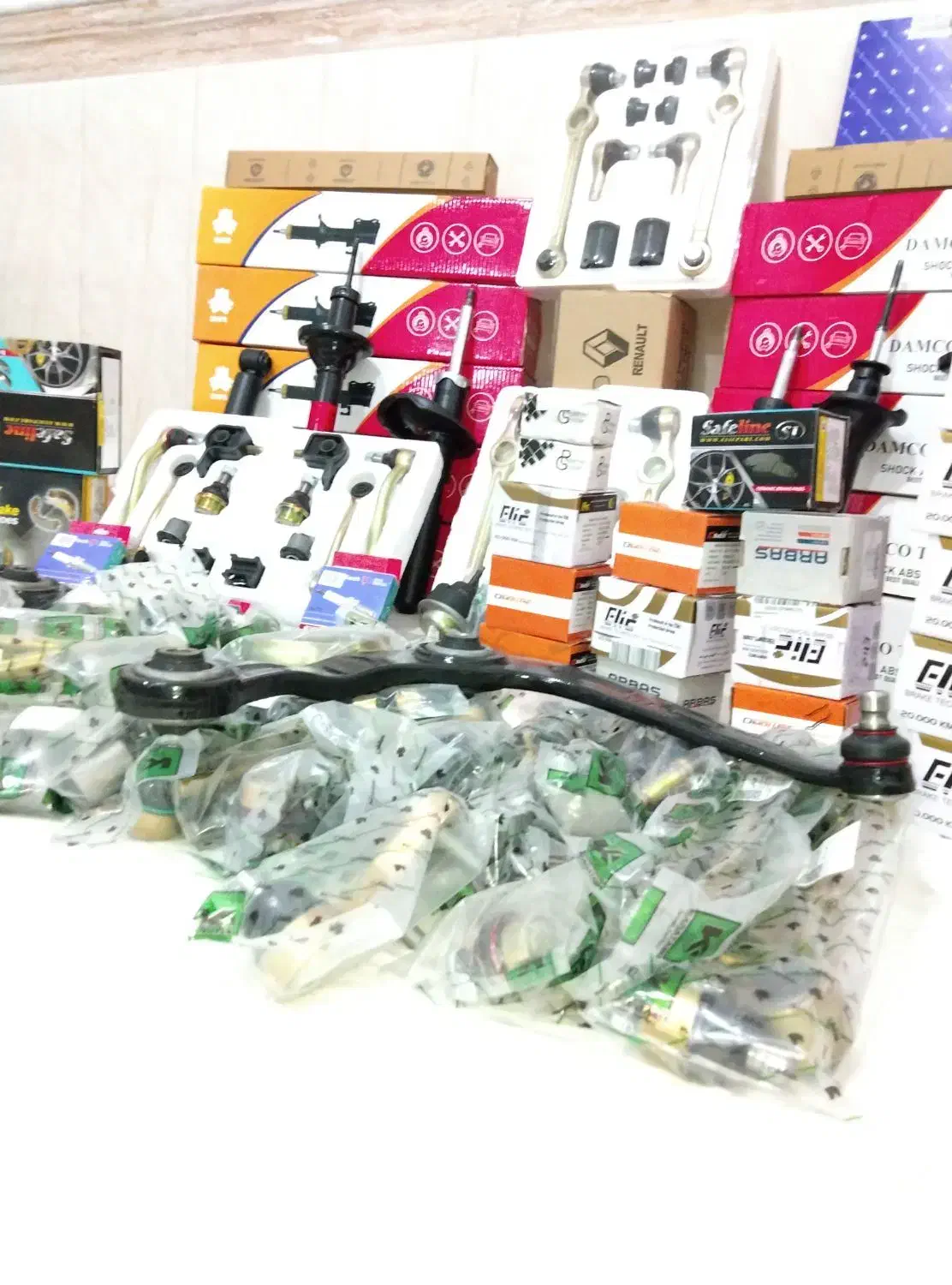 قطعات جلوبندی.دیسک چرخ.لنت.بلبرینگ کمک فنرشمع.وایر|قطعات یدکی و لوازم جانبی|ساوه, |دیوار