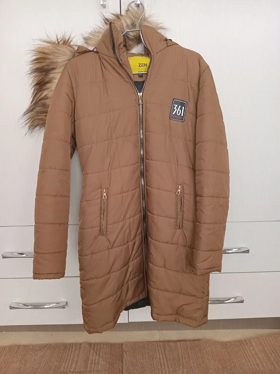 کاپشن بارونی خیلی تمیز|لباس|کاشان, کارگر|دیوار