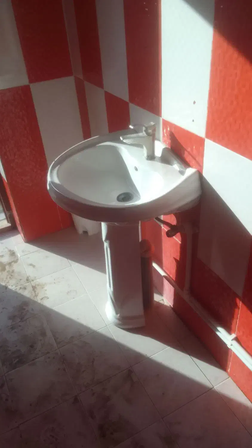 لوله کشی وبرق کشی ساختمان|خدمات پیشه و مهارت|نرماشیر, |دیوار