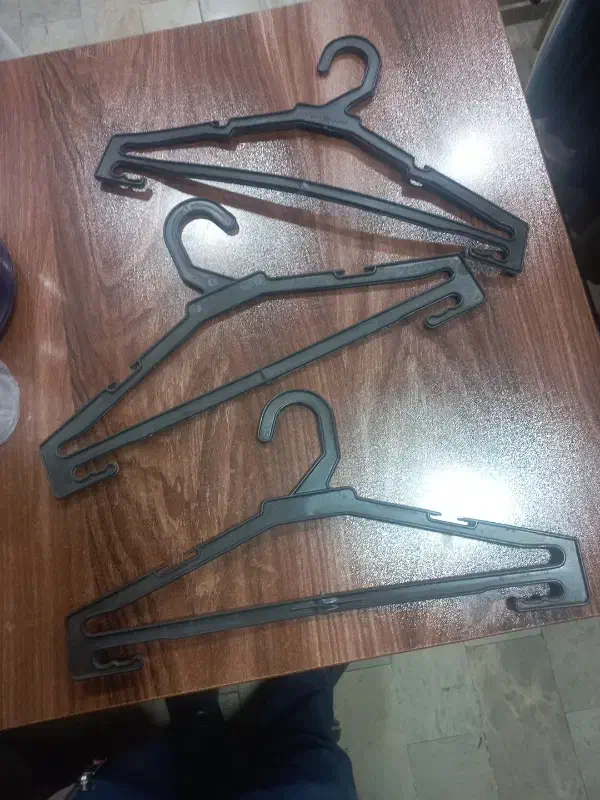 چوبکار لباس|بندرخت و رختآویز|ری, هاشمآباد|دیوار