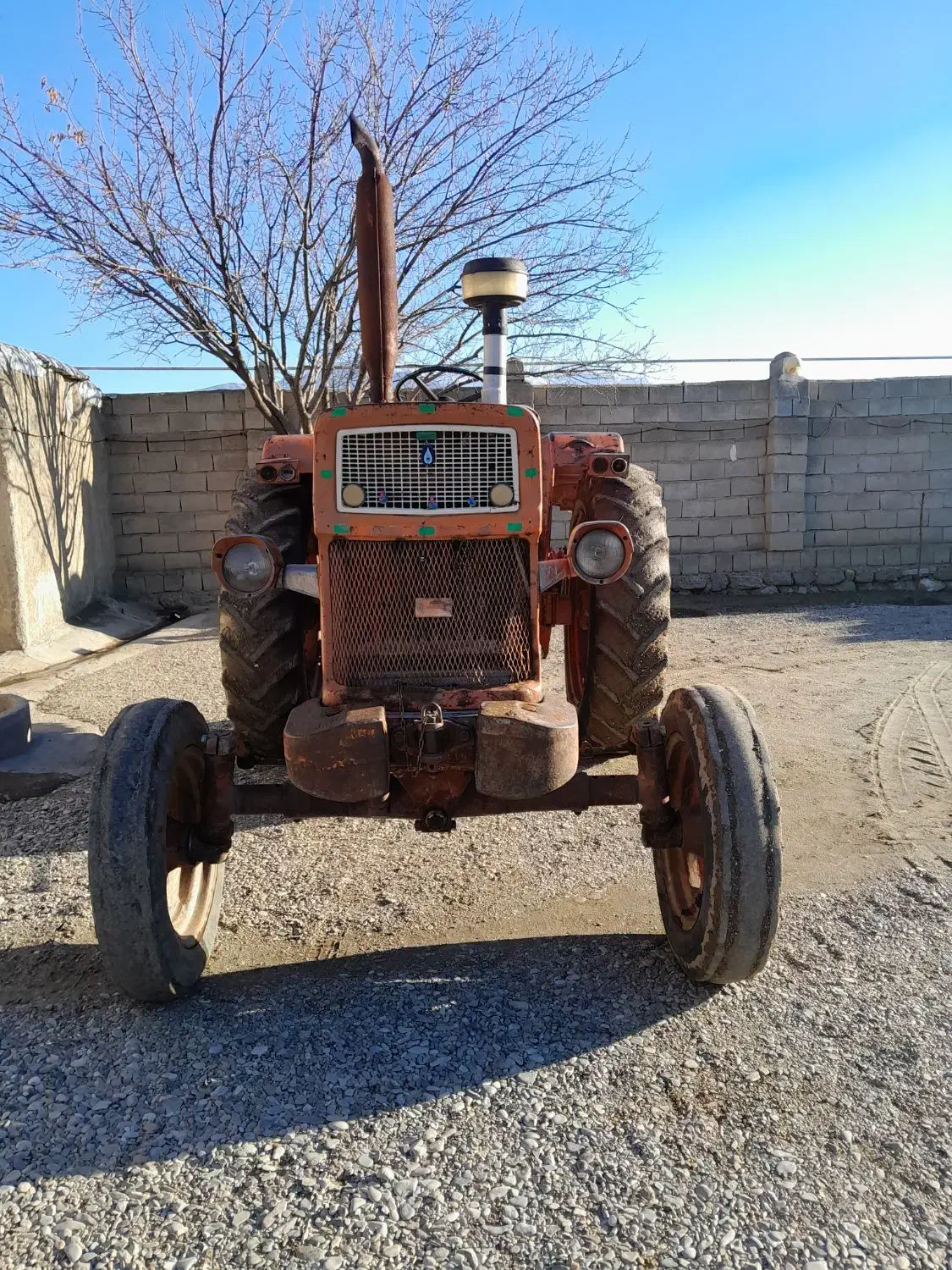 تراکتور رومانی|خودرو سنگین|صحنه, |دیوار