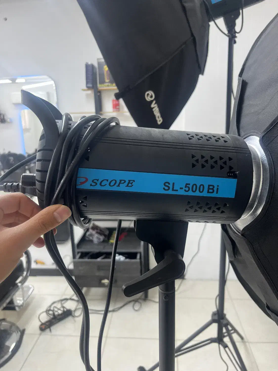 نور عکاسی و فیلم برداری|دوربین عکاسی و فیلمبرداری|صدرا-فارس, فاز ۱|دیوار