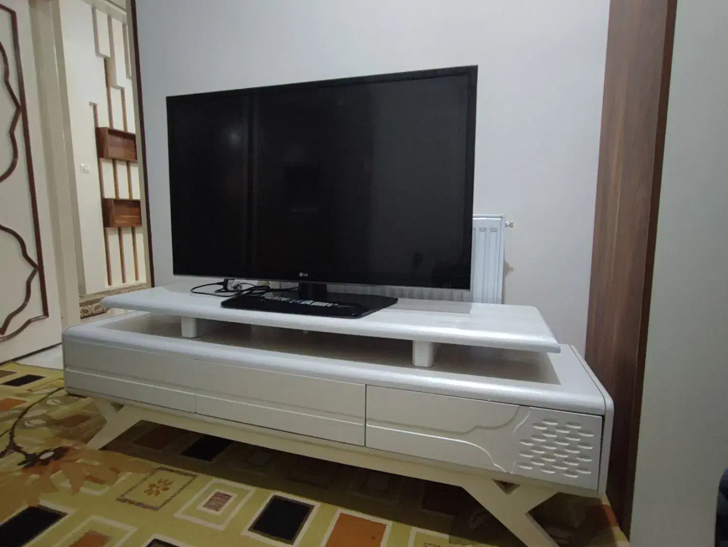 تلویزیون ومیزتلوزیون|تلویزیون و پروژکتور|سنندج, |دیوار