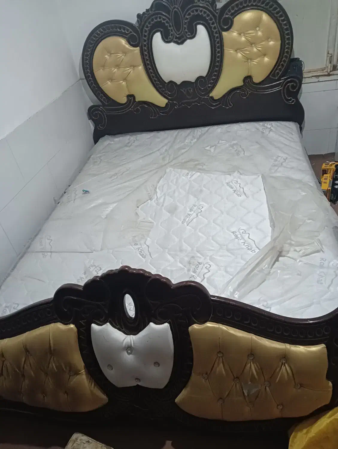 تخت خواب دو نفره دست|تخت و سرویس خواب|یزد, |دیوار