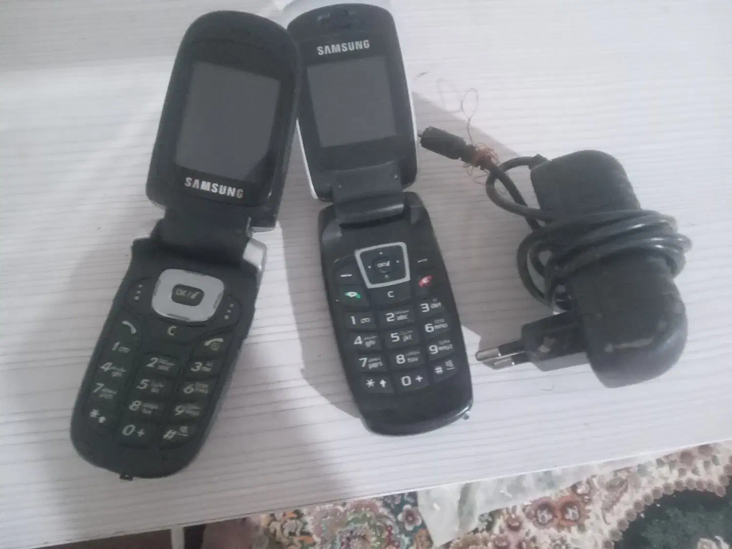 گوشی تاشو سالم با شارژر|موبایل|همدان, |دیوار