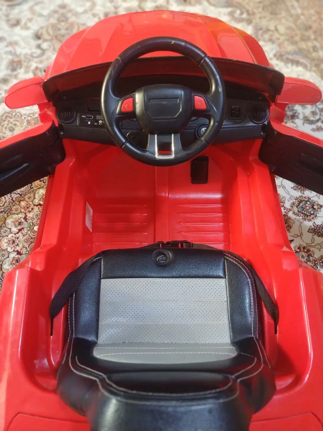 ماشین شارژی در حد نو|اسباب‌بازی بچه|قروه, |دیوار